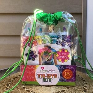 New Create Basics Tie-Dye Kit with Bonus Small Backpack